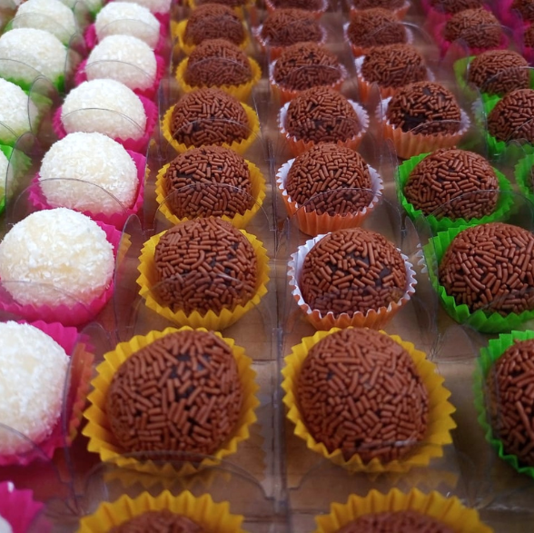 bolos doces artesanais kelly bueno confeitaria docinhos festa uberlandia MG