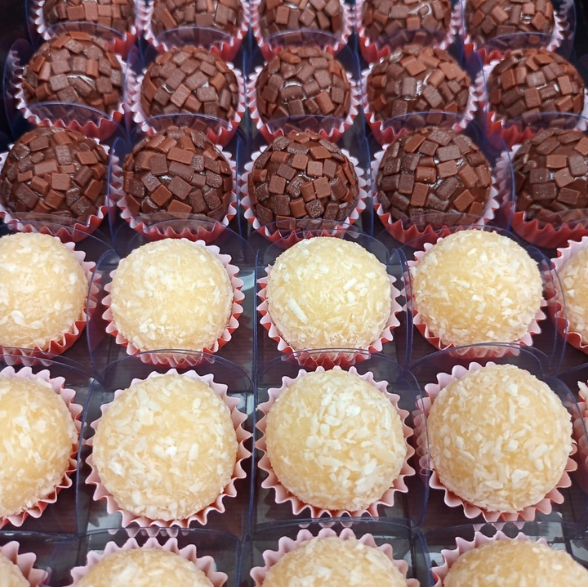 bolos doces artesanais kelly bueno confeitaria docinhos festa uberlandia MG